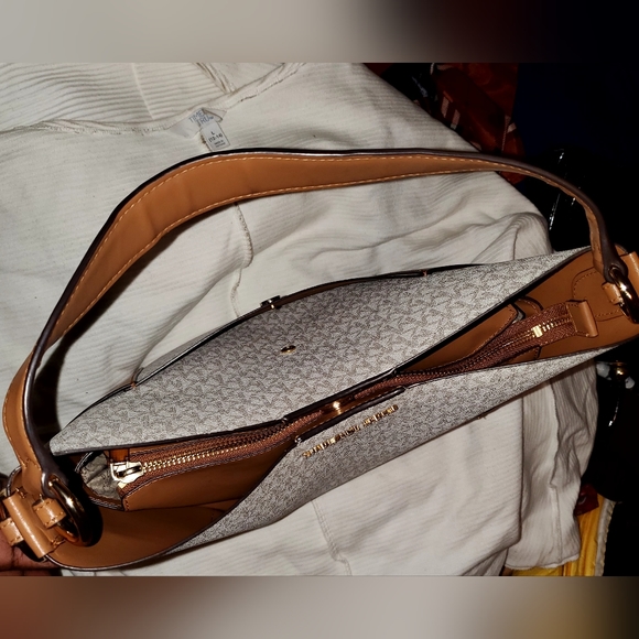 Michael Kors Handbag - Picture 15 of 16